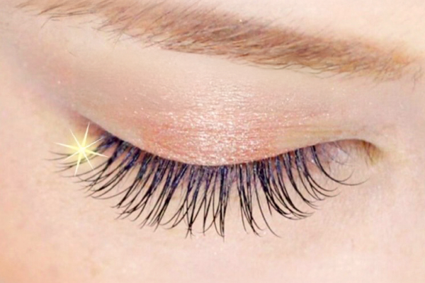 ビューラーいらずの、ぱっちり目元